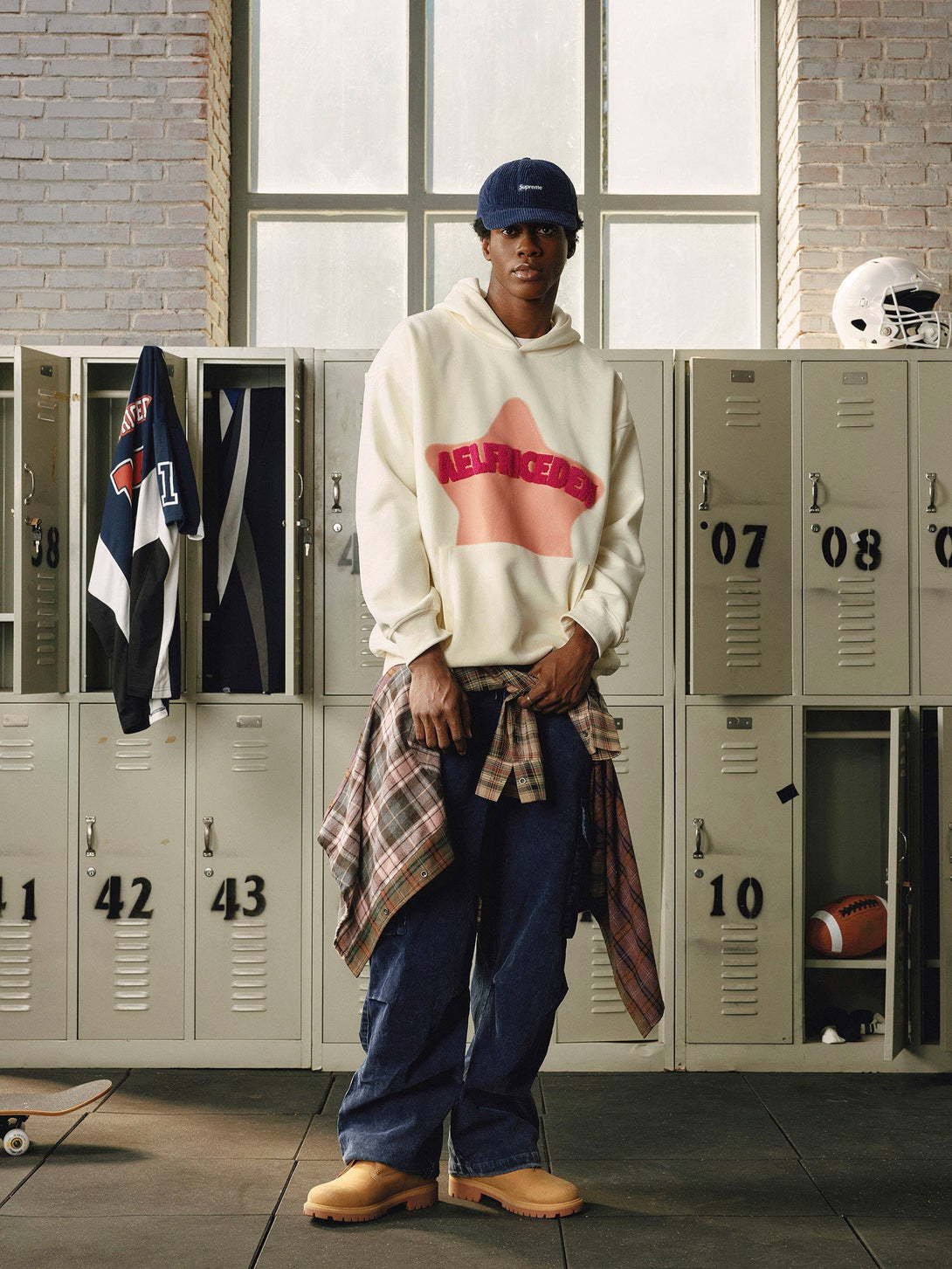 HEIGHT:6'2'' WEIGHT:183LBS WEARING:XL