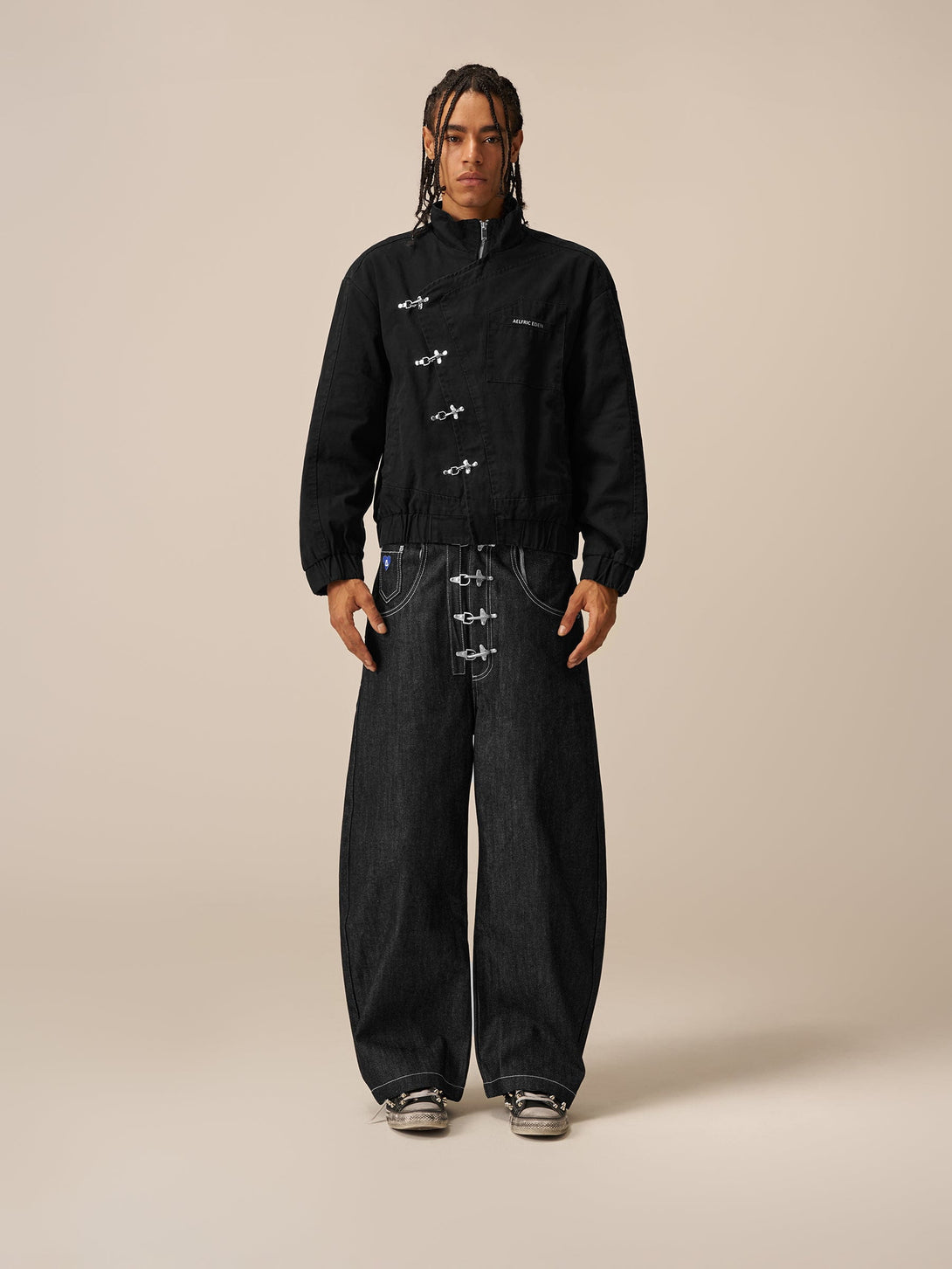 HEIGHT:6'2'' WEIGHT:159LBS WEARING:L